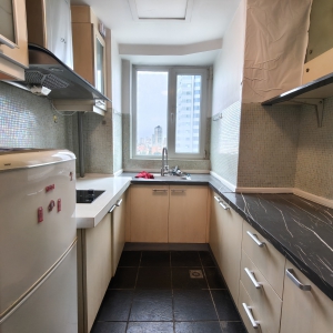 山大对面利群商圈高区一中一小海悦国际电梯边户有天然气